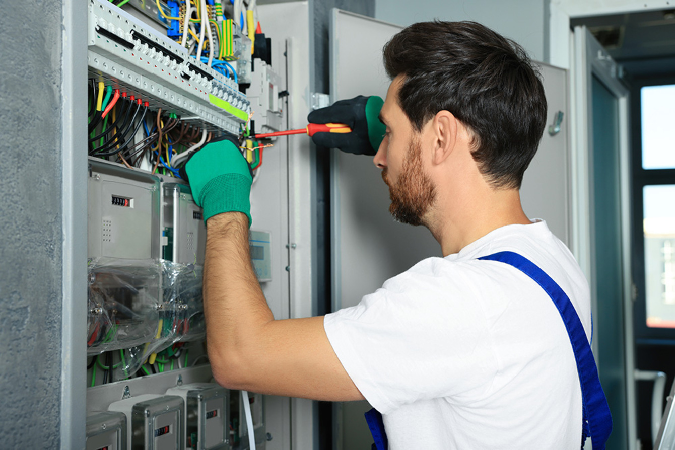 Nieder&shy;spannungs&shy;anlagen bei Elektrohandel Hohmann in Solms, Lahn